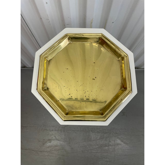 1950s 1950s Hollywood Regency Style White Pedestal Side Table With Brass Tray Top For Sale - Image 5 of 7