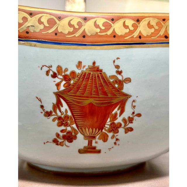 English Mottahedeh "Lowestoft" Centerpiece Bowl For Sale - Image 3 of 12