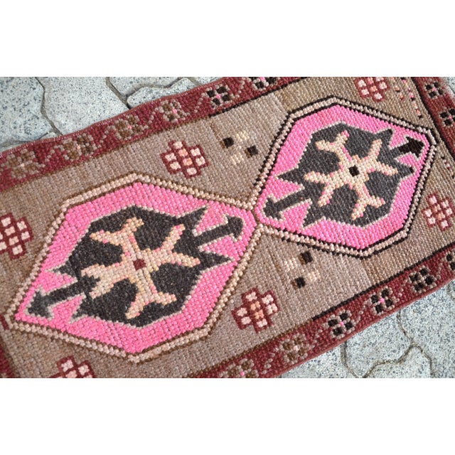 Tribal 1960s Anatolian Aztec Oushak Rug For Sale - Image 3 of 6