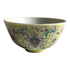 19th Century Chinese Export Porcelain Famille Jaune Rice Bowl or Tea Bowl