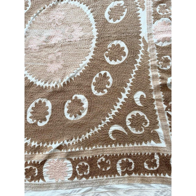 1960s Suzani Wall Tapestry - Neutral Tan Uzbek Tablecloth 5' X 5'1'' For Sale - Image 5 of 9