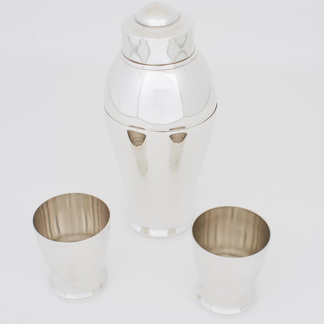 Art Deco 1940s Saint Medard Art Deco Silver Plate Baby Cocktail Shaker and One-shot Glasses - 3 pcs with Case For Sale - Image 3 of 17