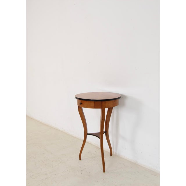 19th Century German Biedermeier Cherry Wood Side Table For Sale - Image 4 of 18