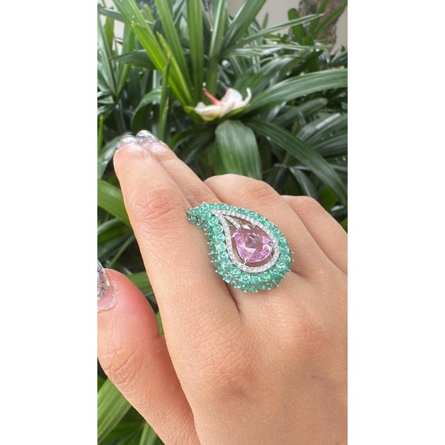 Set in 18k White Gold, Emeralds, Ceylon Pink Sapphire & Diamonds Cocktail Ring, Us 6.5 For Sale - Image 11 of 11