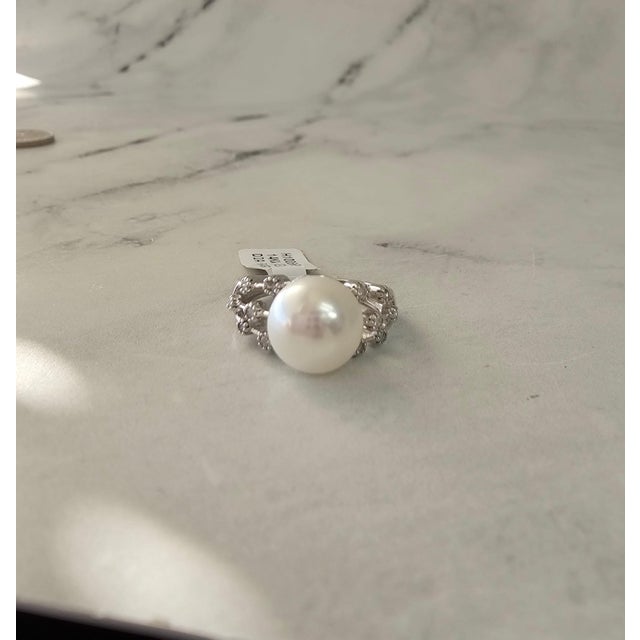 Contemporary Freshwater White Pearl Diamond Ring .19cttw 14k White Gold, Size 3 For Sale - Image 3 of 4