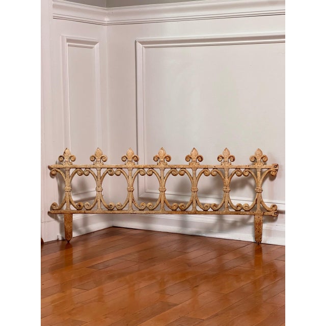 Metal Set of 6 Cast Iron Interlocking Garden Edging Fences, White Paint Patina, 20th Century For Sale - Image 7 of 17