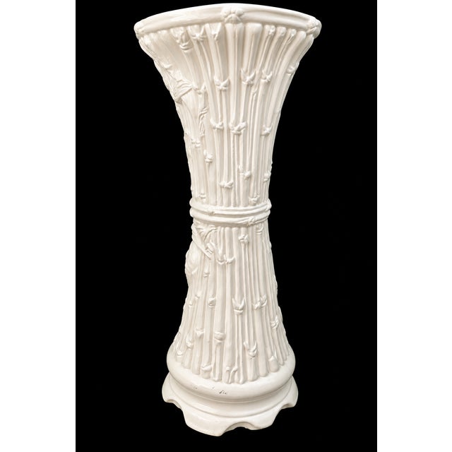 Mid 20th Century Vintage Palm Beach Coastal Chinoiserie Plaster Plant Stand Pedestal With Crane and Bamboo Design For Sale - Image 5 of 6