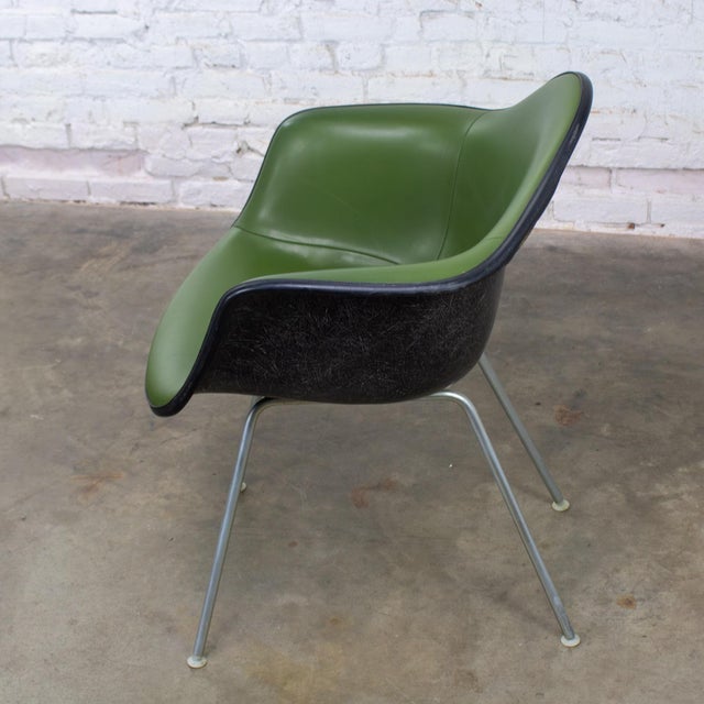 1971 MCM Eames Herman Miller Molded Fiberglass Shell Armchair Upholstered Green Naugahyde Galvanized H Base For Sale - Image 10 of 18