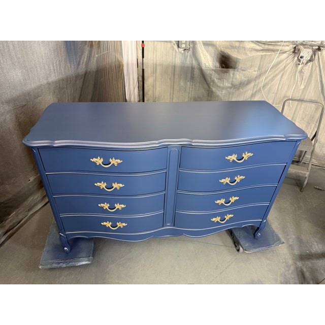 Vintage French Provincial Dresser, Refinished in Navy For Sale - Image 4 of 5