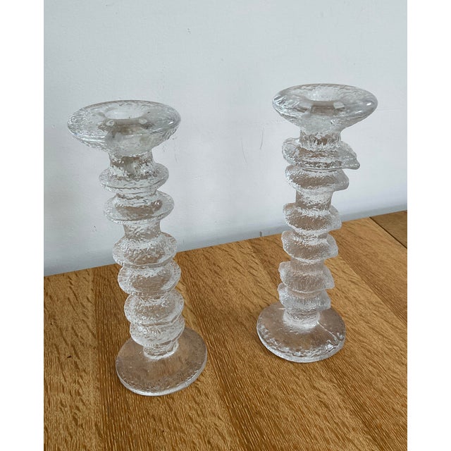 1960s A Pair of Vintage Iittala Festivo 6 Ring Glass Candlesticks by Timo Sarpaneva, a Pair For Sale - Image 5 of 10
