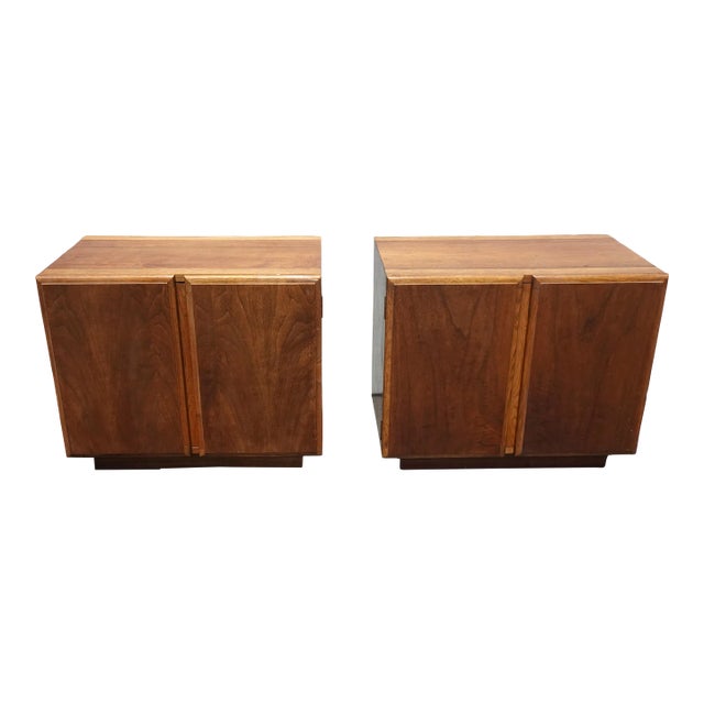 Pair Vintage Mid Century Modern Brown Lane Furniture Nightstands For Sale