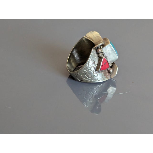 Vintage Turquoise and Coral Ring With Western Flair, Size 8 For Sale - Image 4 of 5