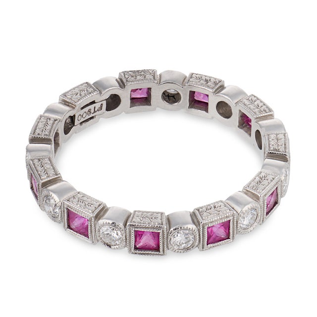 Vintage 1.10 Carat Pink Sapphire Diamond Platinum Band, Size 8 For Sale - Image 4 of 5