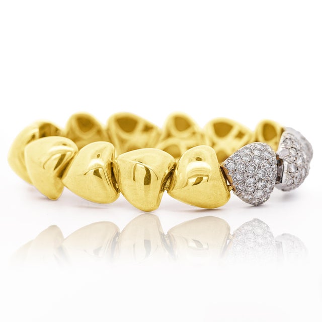 18k Gold Heart Charm Link 3.5 Carat Pave Diamond Bracelet For Sale In Miami - Image 6 of 9