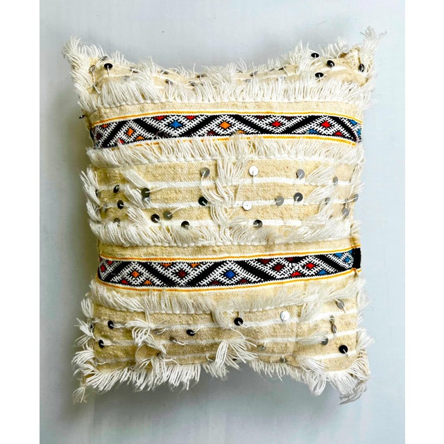This captivating vintage Moroccan wedding pillow is a stunning embodiment of tribal elegance and cultural tradition....