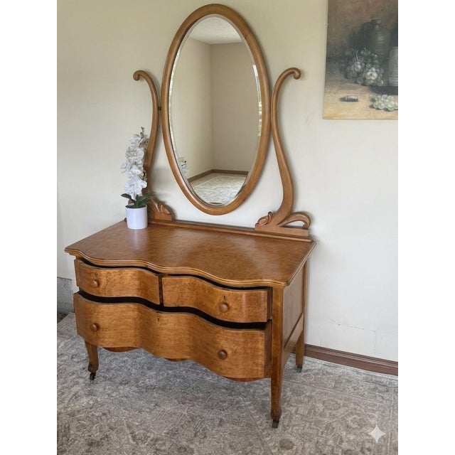Antique 19th Century Birdseye Maple Serpentine Vanity Dresser With Beveled Pivoting Mirror For Sale - Image 6 of 10