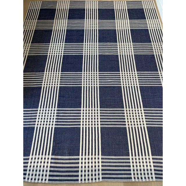 This is a beautiful rug by Elizabeth Eakins, it is part of the Master Series, is called the Shaker Grid and the colorway...