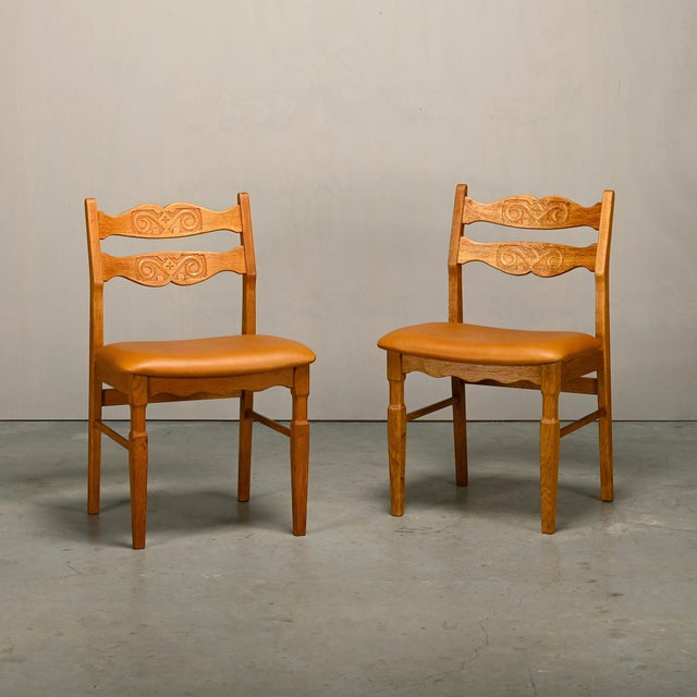 Razorblade Style Dining Chairs in Oak and Leather by Henning Kjærnulf, Denmark, 1960s, Set of 7 For Sale - Image 9 of 18