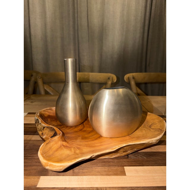 2010s Set of 2 Crate & Barrel Cooper Brushed Metal Vases – Modern Sculptural Decor For Sale - Image 5 of 9