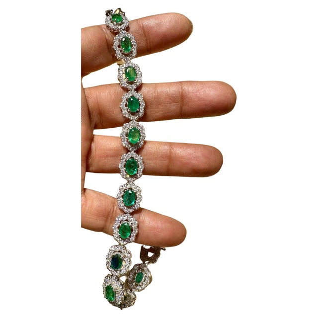 10 Carat Natural Brazilian Emerald & Diamond Tennis Bracelet 14 Karat Gold For Sale - Image 14 of 16