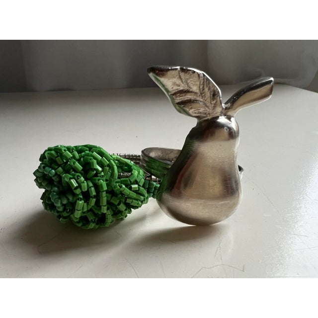 Transitional Set of 8 Late 20th Century Mismatched Pear and Green Bead Flower Napkin Rings For Sale - Image 3 of 7