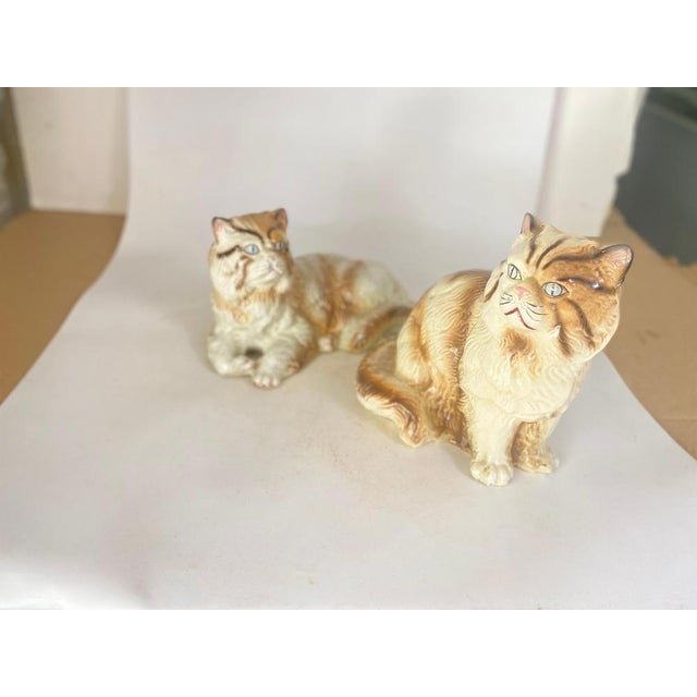 Rococo Large Italian Cat Figurines in Ceramic, 1970s, Set of 2 For Sale - Image 3 of 18