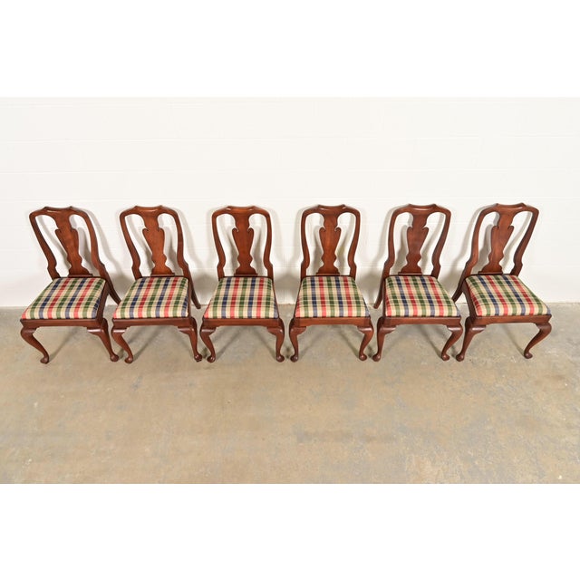 1980s Henkel Harris Queen Anne Solid Cherry Wood Dining Chairs, Set of Six For Sale - Image 5 of 13