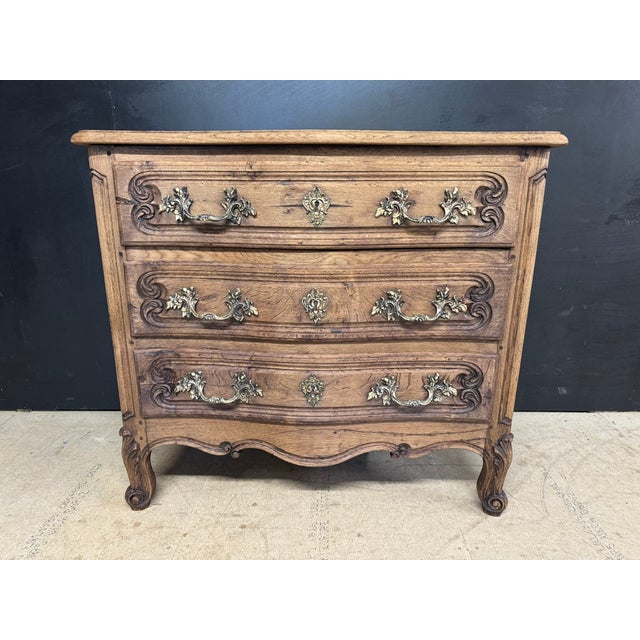 French Bleached Oak Chest of Drawers, 1920 For Sale - Image 6 of 13