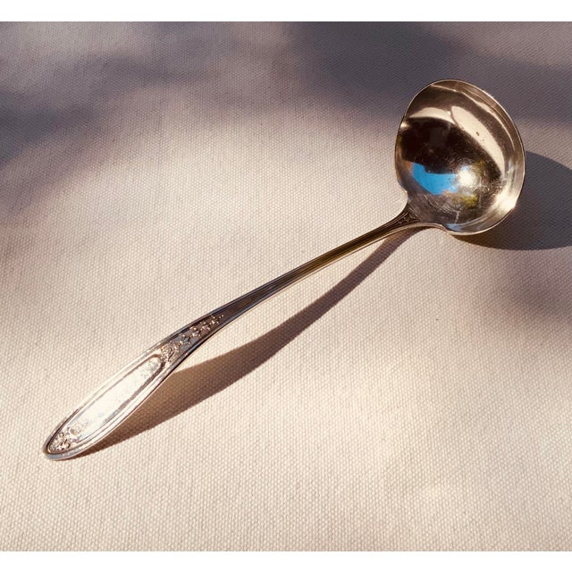 Metal 1910s Neoclassical Silverplate Gravy Ladle Sauce Ladle Bellflower Handle For Sale - Image 7 of 11