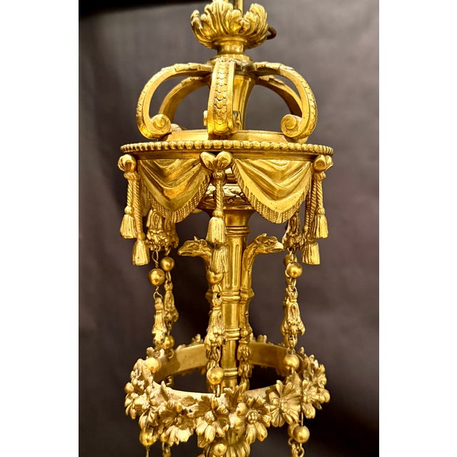 French 19th-Century Louis XVI Gilt Bronze Twelve-Light Chandelier For Sale - Image 3 of 9