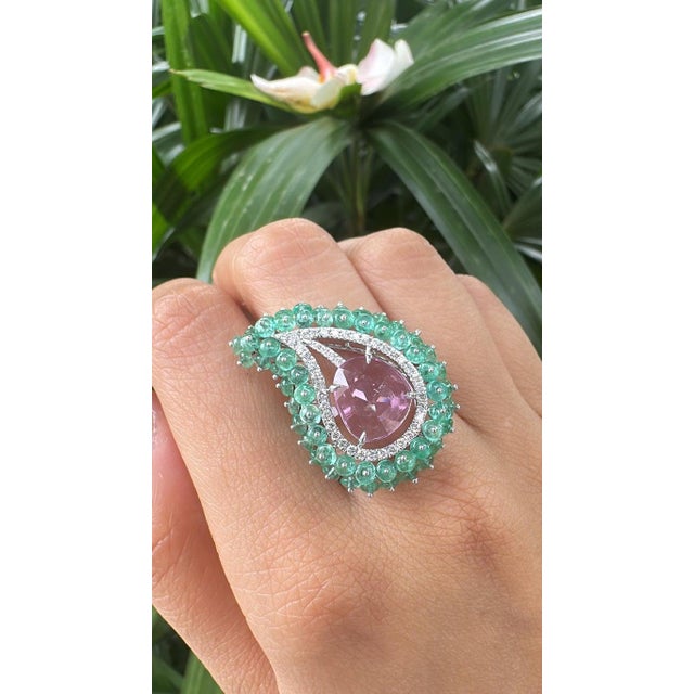 Light Pink Set in 18k White Gold, Emeralds, Ceylon Pink Sapphire & Diamonds Cocktail Ring, Us 6.5 For Sale - Image 8 of 11