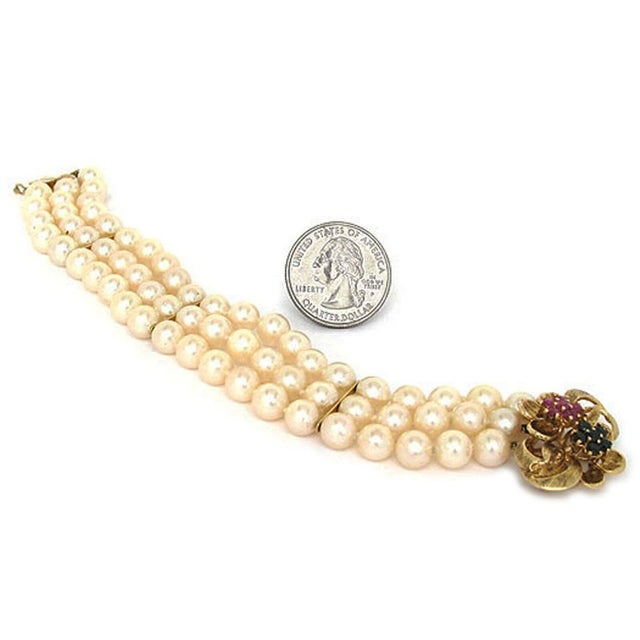 Contemporary Mid 20th Century Sapphire & Ruby Triple Strand 14k Yellow Gold Pearl Bracelet For Sale - Image 3 of 3