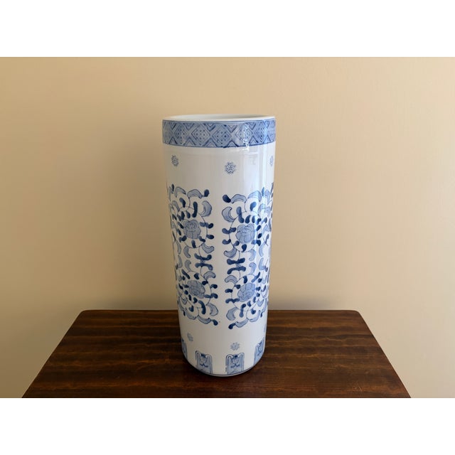 Vintage Chinoiserie Blue & White Porcelain Umbrella Stand With Floral Motif For Sale - Image 11 of 13