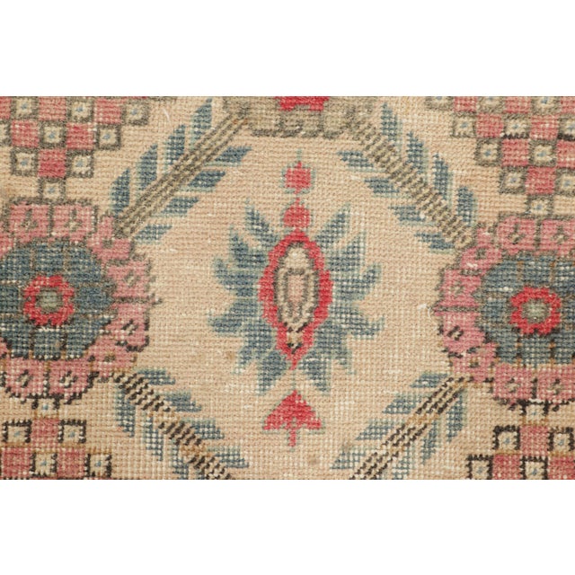 1950s Vintage Turkish Runner Rug With Beige & Pink Geometric Patterns - Rug & Kilim For Sale - Image 5 of 7