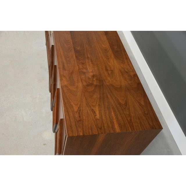 1960s Refinished Walnut Star Long 76” Dresser by Young Manufacturing For Sale - Image 9 of 11