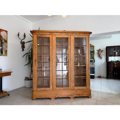 Art Nouveau Display Cabinet in Pine For Sale - Image 4 of 16