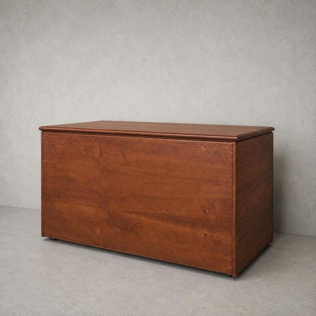 A wonderfully practical mid century teak storage blanket box, offering generous concealed storage within a clean,...