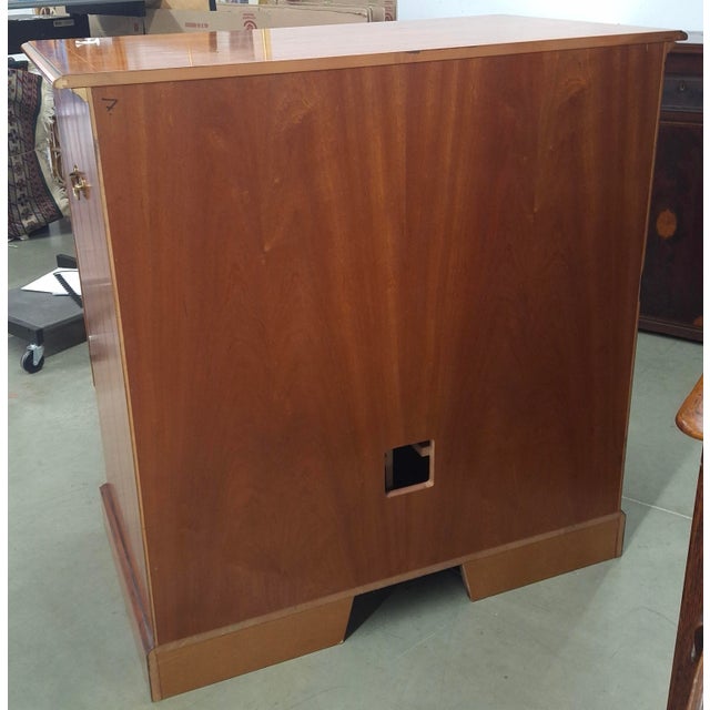 Late 20th Century Federal Style Yew Wood Double Door Side Cabinet For Sale - Image 10 of 11