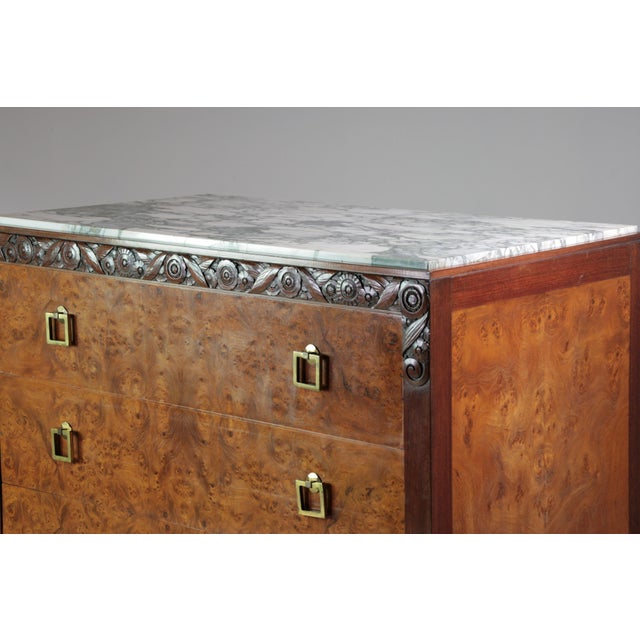 French Art Deco Chest of Drawers in Burl Veneer with Marble Top, 1930 For Sale - Image 4 of 16