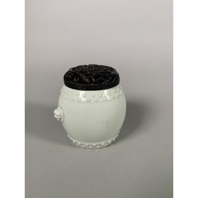 White Dehua porcelain incense burner from the Kangxi period (1661-1722) For Sale - Image 10 of 10