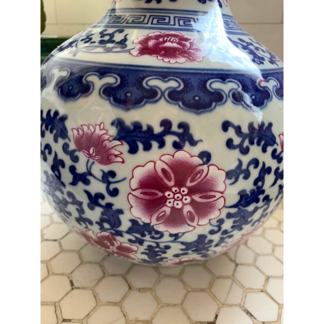 Chinese Blue & White Traditional Porcelain Chinos Vase Pink Flowers For Sale - Image 9 of 12