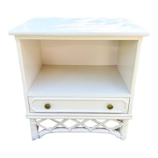 Vintage Ficks Reed White Lattice Bottom 1 Drawer Regency Nightstand For Sale