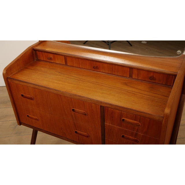 Vintage Dressing Table with Mirror For Sale - Image 5 of 12