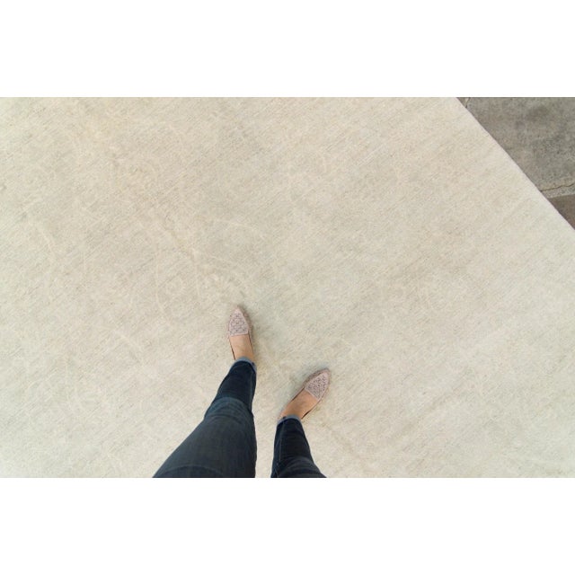 While neutral, the soft hues of pistachio and gray shine through without interrupting the neutrality. In the same way, the...