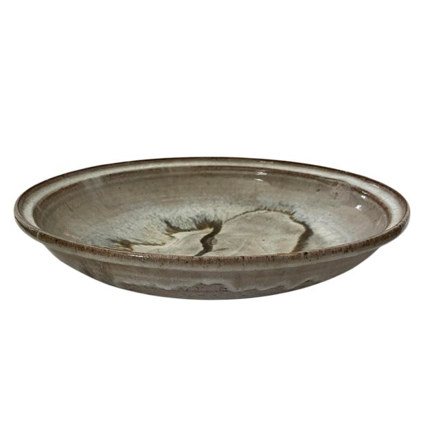 Mid-Century Modern Marguerite Rost Studio 13” Ceramic Serving Bowl California MCM Tan White Gray For Sale - Image 3 of 6