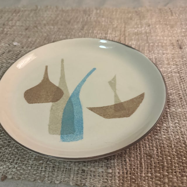 This striking plate features the distinctive Pompeii pattern, known for its rich, earthy tones and textured glaze. The...