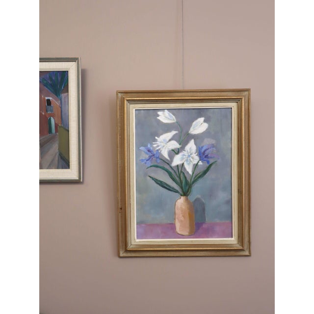 Mid-Century Modern 'Lilies in a Vase' Vintage Original Still Life Oil Painting, Framed For Sale - Image 4 of 13