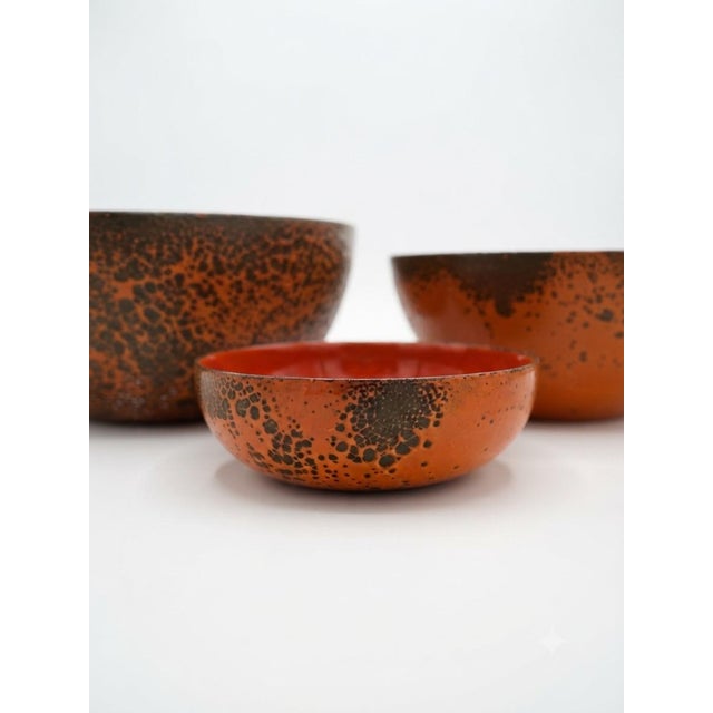 This image features a graduated set of three vintage Hanova of Pasadena enameled bowls, showcasing the iconic mid-century...