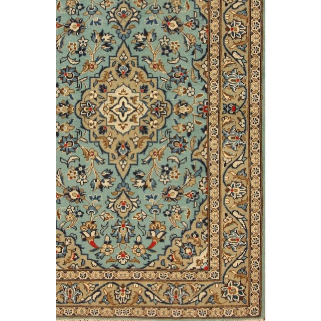 Middle Eastern Rug in Wool For Sale - Image 5 of 11