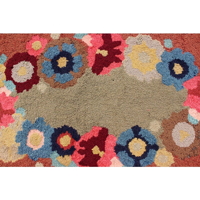 Vintage Oval American Hooked Rug With Large Flower Design For Sale In Atlanta - Image 6 of 8